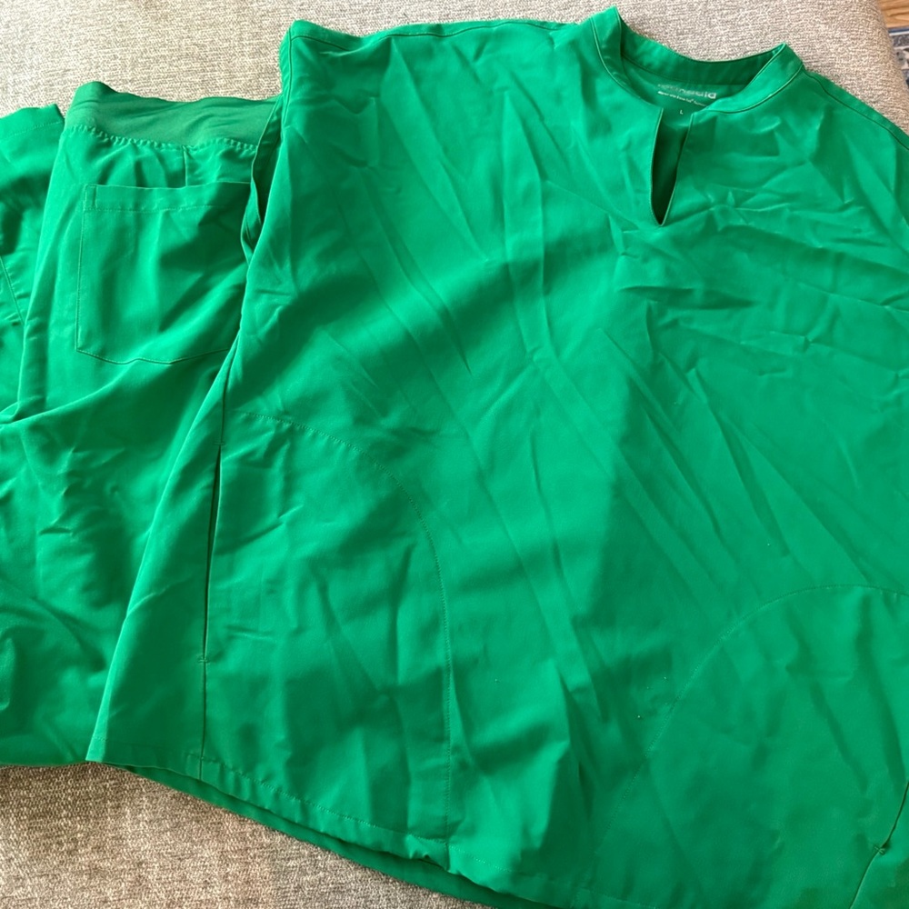 Relaxed Green Keyhole Tunic Top